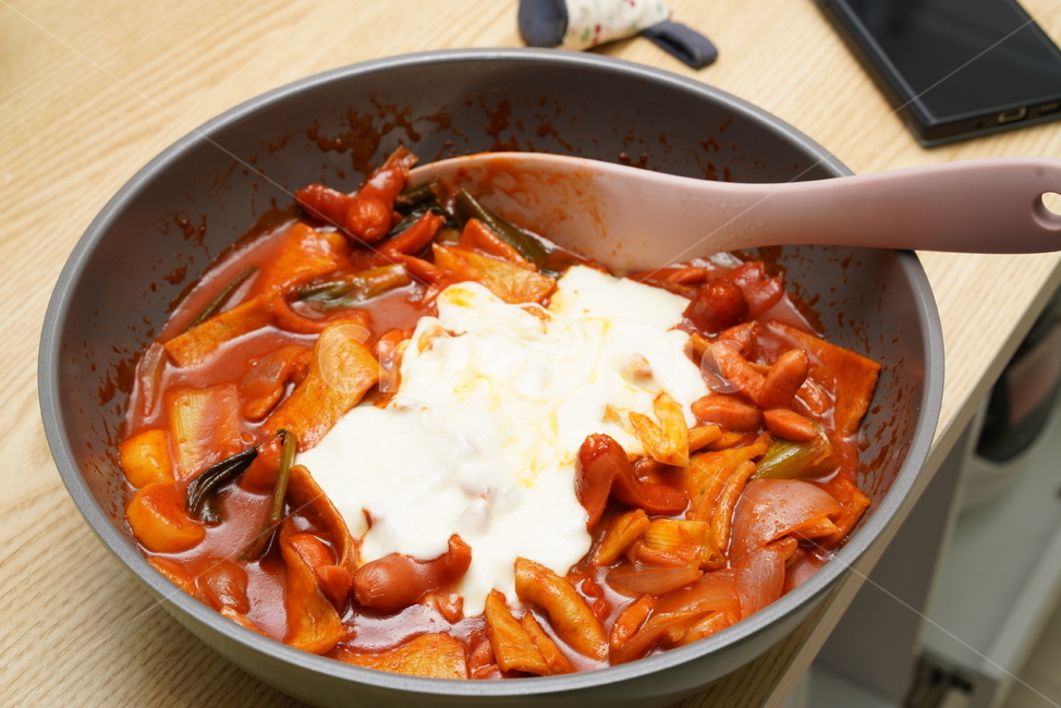 떡볶이,치즈,간식,먹거리,음식,food,분식,후라이팬,한식,햄,요리,음식,식재료,요리,food,cook,meal,dishes,food reserves,한식,한국음식,한국요리,korean food,korean dishes,korean meal,korean cook