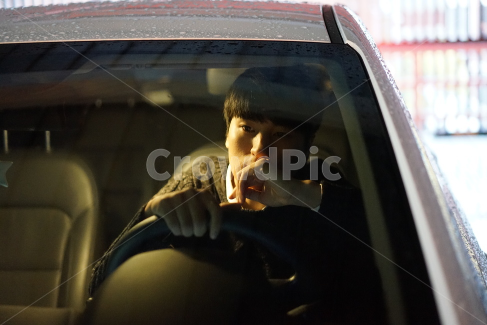 남자,남성,차량,빗물,운전석,고독,자동차,운전,교통,드라이브,사람,인물,인간,human,person,남성,남자,man,male,교통,교통수단,traffic,transportation
