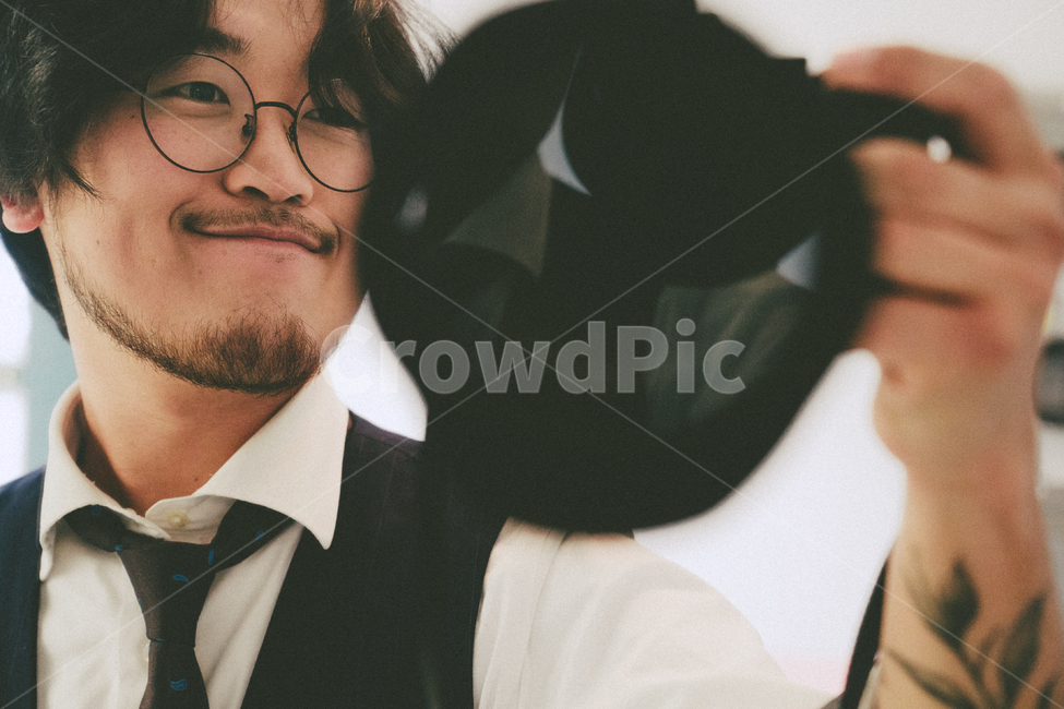 photographer,사람,사진작가,자화상,카메라,넥타이,수염,사람,인물,인간,human,person,남성,남자,man,male,사진작가,포토그래퍼,photographer