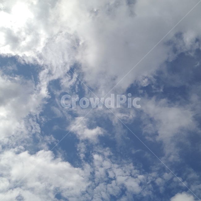 맑은솜털구름,파랑색,하얀색,bluesky,morning,자연,풍경,nature,landscape,outdoors,옥외,azure sky,푸른 하늘,sky,하늘
