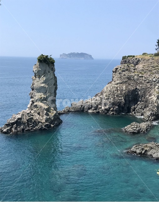 외돌개,제주도,바다,절벽,주상절리,jeju,자연,풍경,nature,자연,풍경,nature,landscape,제주도,jeju,jeju island,outdoors,옥외,land,땅,sea,ocean,대양,water,물,shoreline,해안선,promontory,곶