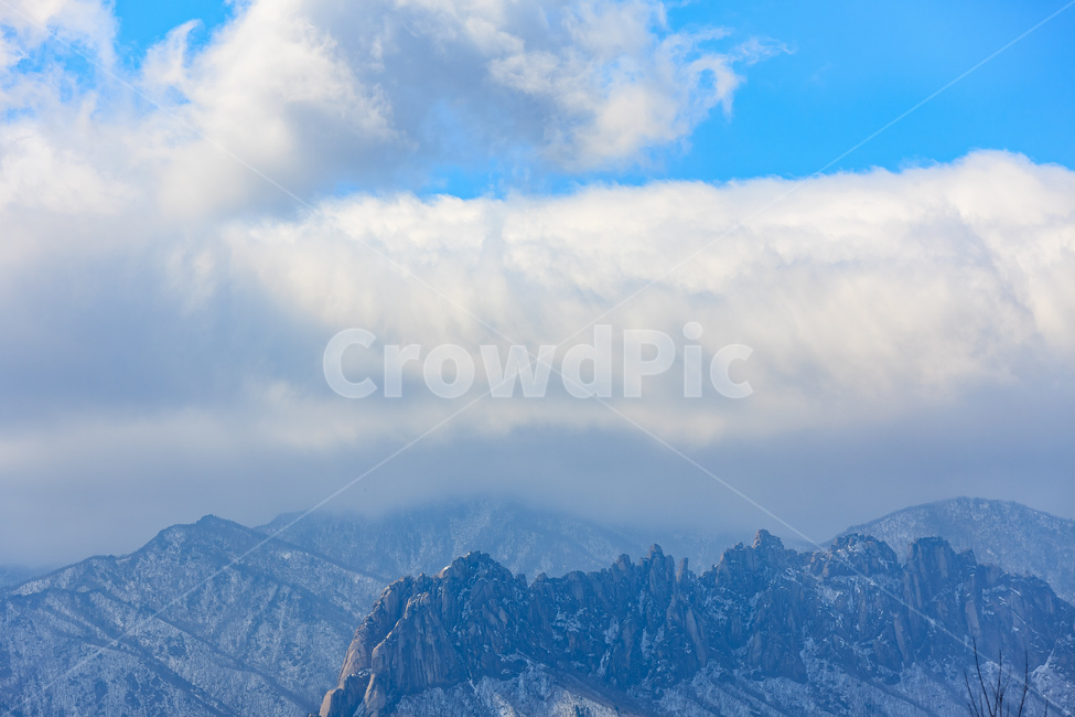 울산바위,속초,하늘,구름,산,겨울,계절,winter,season,자연,풍경,nature,landscape,한국자연풍경,한국자연경관,korea nature landscape,mountain range,산맥,outdoors,옥외,mountain