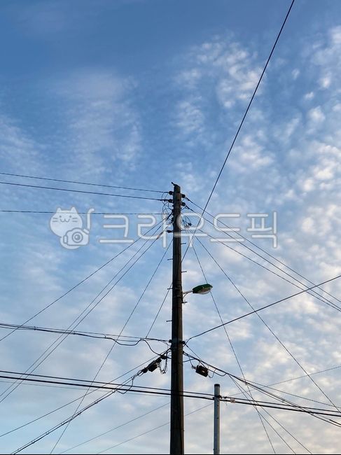 sky,blue sky,clear sky,electricwire,telegraph pole,electric wire,cloud,powerpole,telephone pole,utilitypole