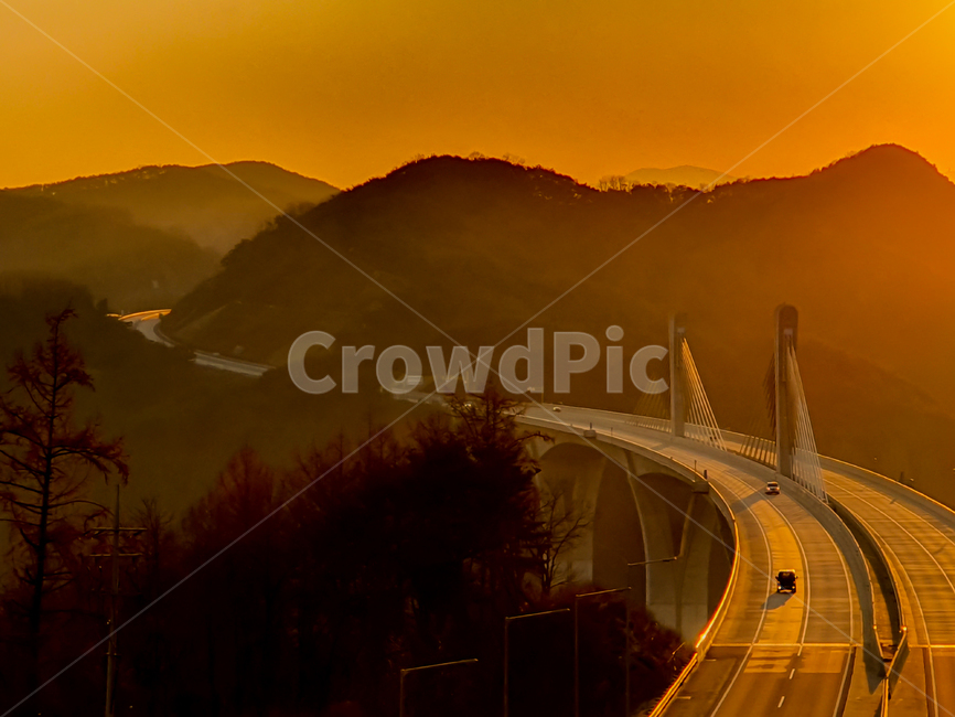 road,도로,freeway,고속도로,flare,플레어,light,빛,산맥,일출,풍경,자연,하늘,다리,야로대교,대교,감성사진