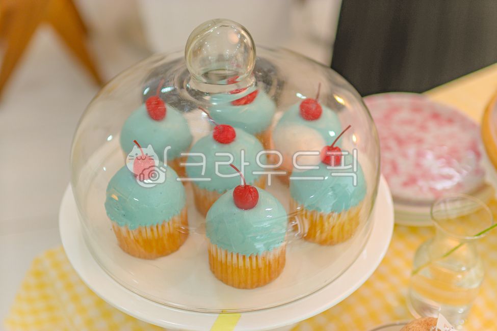 bread,cafe play,cute,muffin,baking,cafe,dessert,cafe dessert,brunch,tart,cupcake