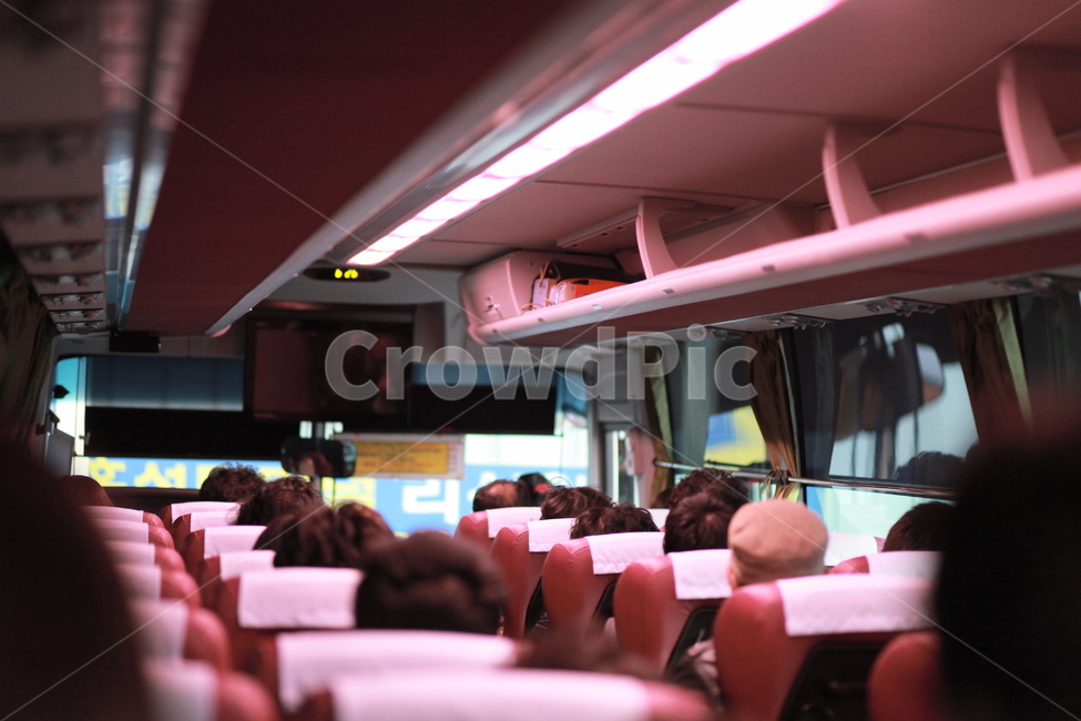 버스,고속버스,여행,실내등,운전,사람들,대중,군중,other people,crowd,여행,휴가,traveling,vacation,trip,교통,교통수단,traffic,transportation,indoors,옥내,interior design,인테리어 디자인,room,방