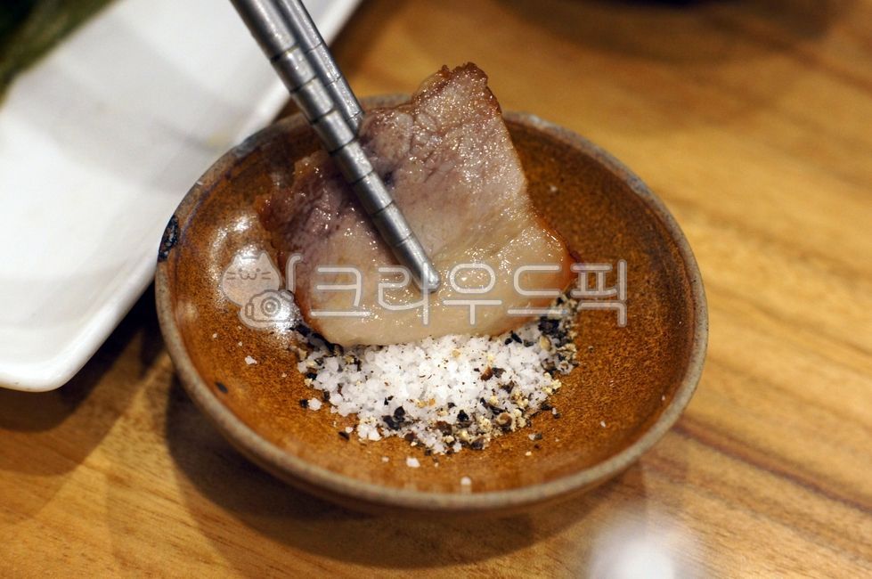 plating,samgyeopsal,grilledporkbelly,Grilled Pork,koreanbbq,Dipping sauce,sauce,food,bbq,Sauce dipping,pork belly,Smoked pork belly,Plating,kfood,Korean BBQ,porkbelly,cooking,foodpresentation,dippingsauce,Smoked grill
