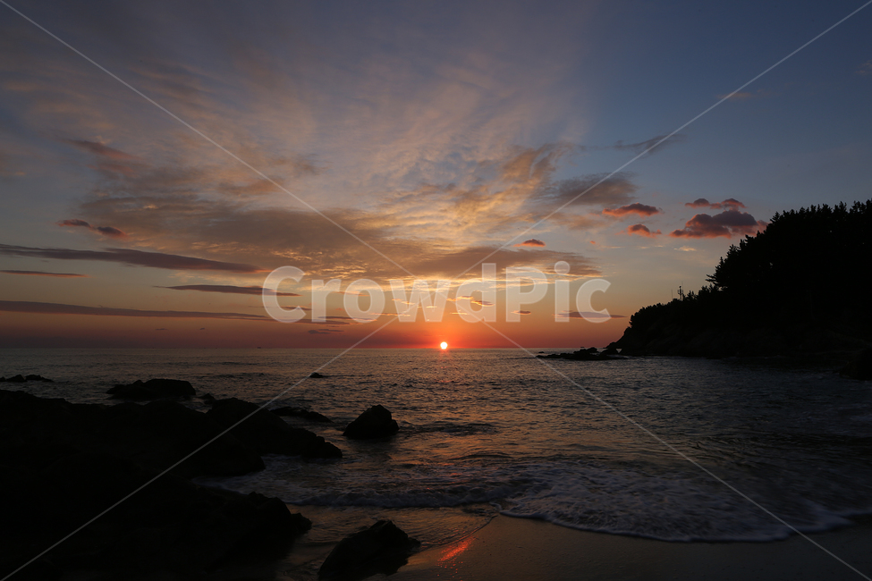바다,하늘,일출,동해,sea,sky,sunrise,eastsea,자연,풍경,nature,landscape,outdoors,옥외,dusk,황혼,sunset,일몰,dawn,새벽,red sky,붉은 하늘,sunlight,햇빛