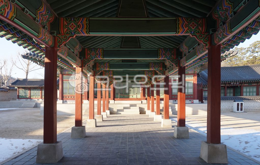 복도,경복궁,고궁,궁궐,한국,서울,한국전통,한국문화,야외,기둥,건물,한국랜드마크,koreantraditional,koreanculture,building,construction,corridor,architecture