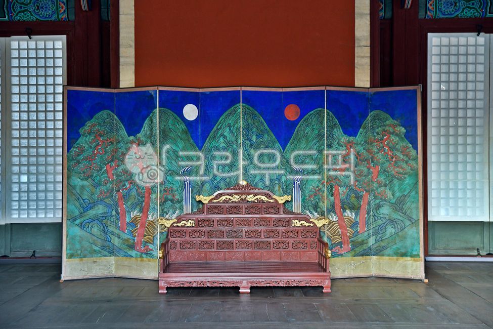 Moon and Obong disease,Munjeongjeon,Changgyeonggung Palace,jerk,Pyeonjeon,Sun,Throne,Ilwolobongdo