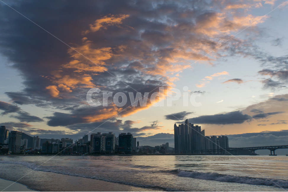 광안리,일출,여명,바다,해변,도시,도시,풍경,city,landscape,nature,자연,outdoors,옥외,sky,하늘,dawn,새벽,red sky,붉은 하늘,dusk,황혼,sunset,일몰