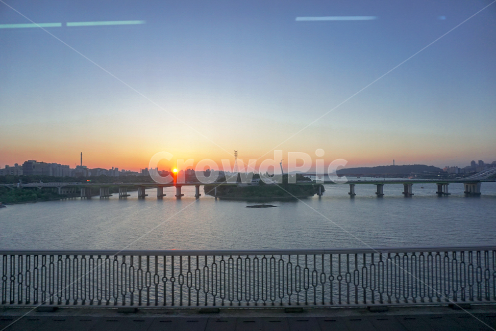 한강,한강뷰,일몰,서울경치,지하철안에서,선유도,sunset,hanriver,도시,풍경,city,landscape,railing,난간