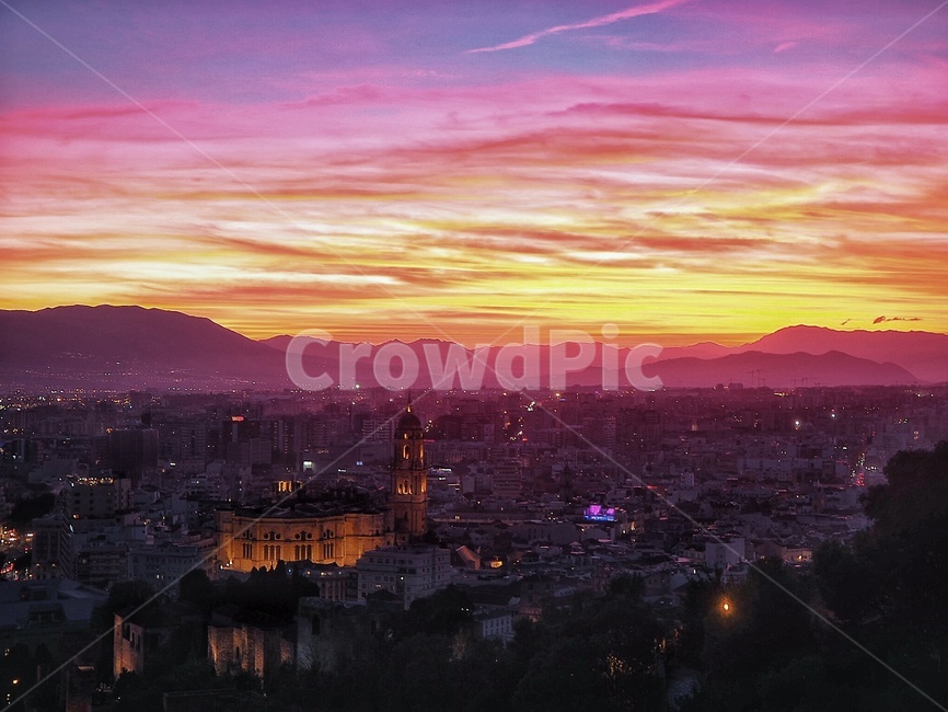 해외,유럽,스페인,말라가,노을,전망대,spain,malaga,sunset,야경,밤,풍경,nightscape,night,landscape,도시,city,해외,외국,세계,foreign,oversea,world,세계도시풍경,해외도시풍경,외국도시풍경,world cityscape,색깔,색상,색채,색감,color sense,color sensitivity,feeling of color,nature,자연,경치,outdoors,옥외,scenery,sky,하늘,dawn,새벽,red sky,붉은 하늘,일몰,dusk,황혼,panoramic,파노라마,architecture,건축물,steeple,뾰족한 탑,building,건물,tower,탑,spire,첨탑