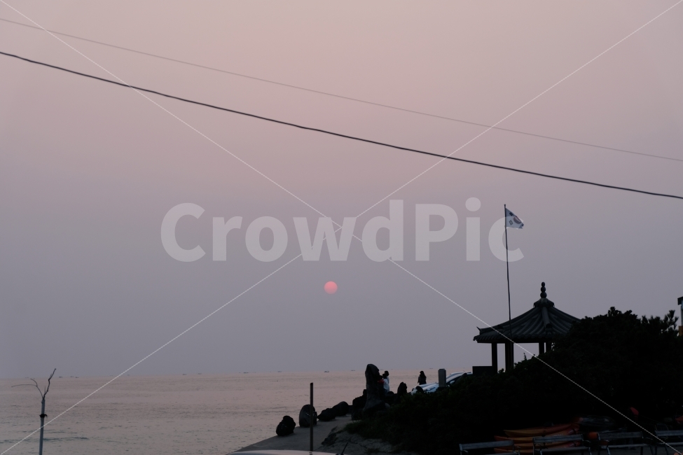 노을,해질녘,석양,선셋,노을바다,해질녘바다,바다석양,선셋바다,바다선셋,바다노을,제주바다,제주도바다,제주,제주도,바다,붉은노을,붉은태양,붉은해,석양이진다,정자,바다정자,풍경,하늘,노을하늘,해질녘하늘,자연,풍경,nature,landscape,symbol,상징,flag,깃발