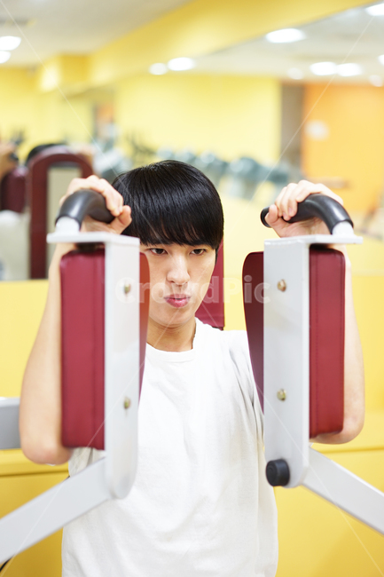 운동,남자,체조,스트레칭,체력단련,헬스,헬스장,자기관리,피트니스,몸관리,운동기구,근력운동,무산소운동,유산소운동,다이어트,아령,health,gym,dumbbell,fitness,diet,man,stretching,트레이닝,남성,사람,인물,인간,human,person,남성,남자,man,male,건강,헬스웨어,헬스케어,healthware,health care