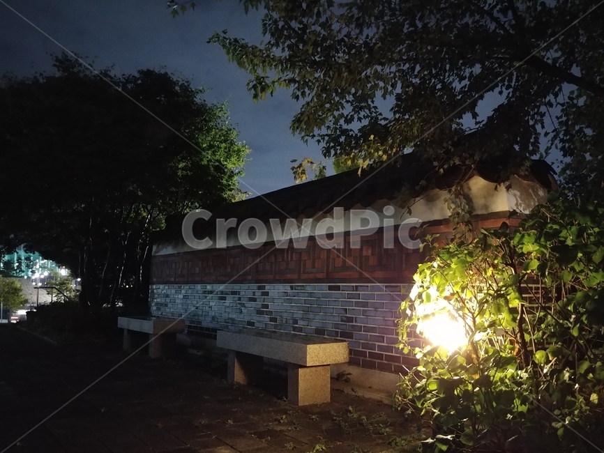light,빛,공원,밤,밤의공원,한국식정원,의자,벤치,나무,적막함,고요함,휴식,park,night,bench,koreangarden,tree,silence,adesolate,야경,밤,풍경,nightscape,night,landscape