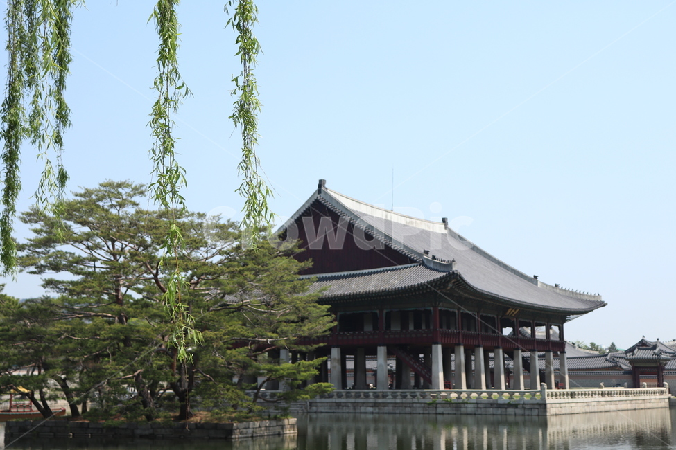 경복궁,경회루,호수,고궁,전통적,전통가옥,한국전통,한국문화,korean traditional,korean culture,랜드마크,landmark,tourist attraction,한국랜드마크,한국관광지,한국명소,korea landmark,korea tourist attraction,건축물,건물외관,exterior,building,structure,architecture,construction