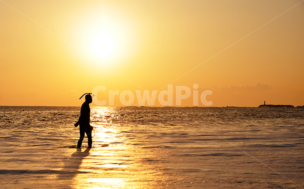 바다,햇빛,일출,일몰,수영,바다수영,sea,swimming,landscape,레져,interest,취미,운동,인물실루엣,사람실루엣,character silhouette,human silhouette,silhouette,실루엣,human,인간,person,사람,outdoors,옥외,nature,자연,sunlight