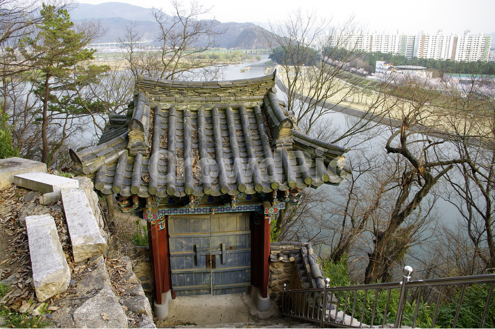 한국,밀양,무봉사,남천강,입구,사찰,도시,풍경,city,landscape,한국도시풍경,한국도시경관,korea cityscape,한국전통,한국문화,korean traditional,korean culture,건축물,건물외관,exterior,building,structure,architecture,construction,outdoors,옥외