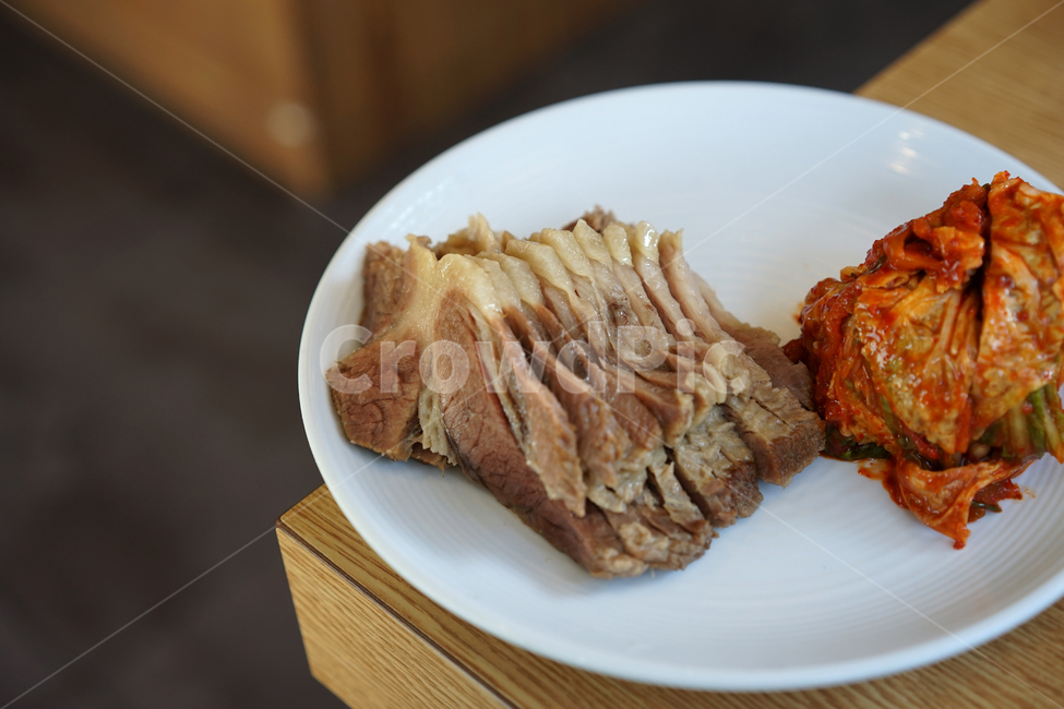 수육,보쌈,고기,육류,한식,요리,음식,김치,보쌈김치,반찬,음식,식재료,요리,food,cook,meal,dishes,food reserves,육류,고기,meat,한식,한국음식,한국요리,korean food,korean dishes,korean meal,korean cook