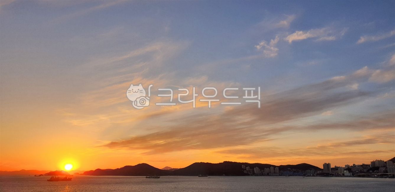 바다,바다풍경,석양,일몰,노을,하늘,구름,석양빛,노을빛,빛,노을뷰,일몰뷰,석양뷰,일몰풍경,석양풍경,노을풍경,해안선풍경,하늘풍경,구름풍경,바다노을,바다일몰,바다석양