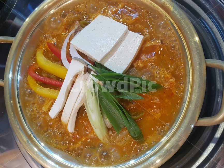 김치찌개,냄비김치찌개,묵은지찌개,김치전골,양은냄비김치찌개,음식,식재료,요리,food,cook,meal,dishes,food reserves,한식,한국음식,한국요리,korean food,korean dishes,korean meal,korean cook