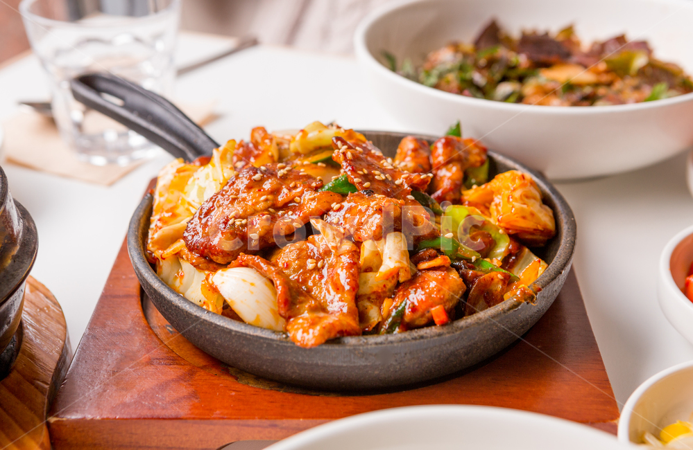 음식,제육볶음,양파,food,요리,한식,koreafood,고기,외식,두루치기,밥상,음식,식재료,요리,food,cook,meal,dishes,food reserves,한식,한국음식,한국요리,korean food,korean dishes,korean meal,korean cook