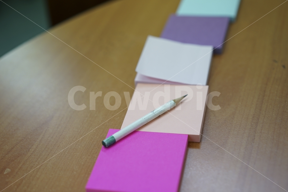 메모,메모지,연필,문구,도구,기록,수첩,종이,문방구,색지,색깔,책상,필기,필기도구,사물,물건,오브젝트,thing,object,matter,학용품,문구류,사무용품,school supplies,stationery,office supplies
