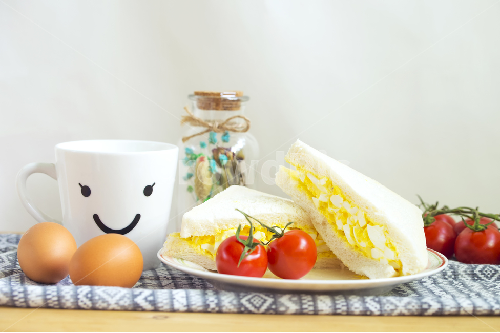 샌드위치,애그샌드위치,egg,sandwich,eggsandwich,계란,달걀,아침,breakfast,토마토,tomato,음식,식재료,요리,food,cook,meal,dishes,food reserves,빵,bread,아침식사,조식,브런치,breakfast,brunch