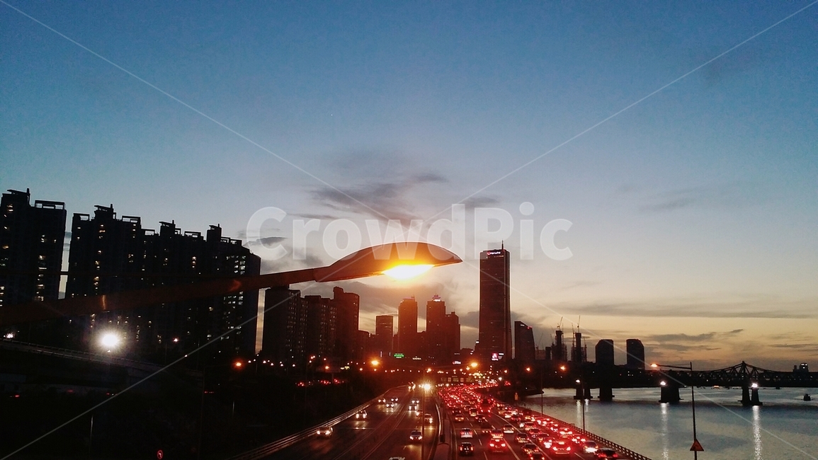 가로등,도로,저녁,다리,한강,불빛,밤,야경,대교,한강대교,서울,교통,일몰,노을,야경,밤,풍경,nightscape,night,landscape,도시,city,한국도시풍경,한국도시경관,korea cityscape,교통,교통수단,traffic,transportation,road,freeway,고속 도로