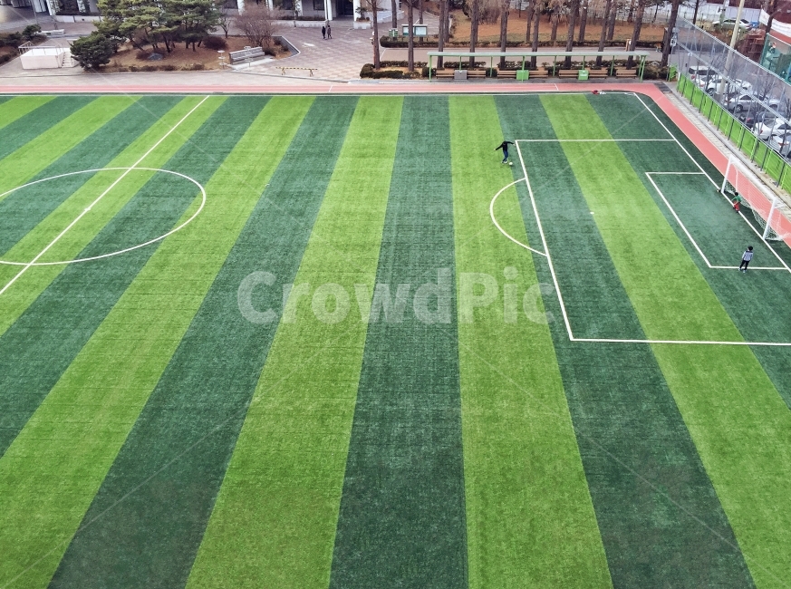 seoul,soccer,grass,playground,field,stripe,line,green,shoot,goal,children,people,서울,한강공원,축구장,축구,슛,골인,아이들,사람,도시,풍경,패턴,스트라이프,스포츠,레저,운동,sports,leisure,exercise