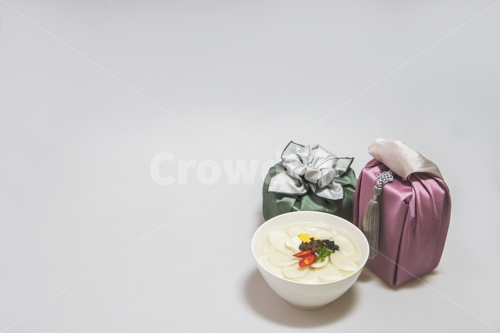예물함,노리개,보자기,실크,천,비단,김치,국,떡국,한지,설,설날,구정,명절,전통,프레임,배경,탬플릿,신년,새해,한국전통,한국문화,korean traditional,korean culture,새해,new year