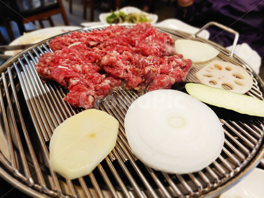 음식,고기,불고기,육고기,언양불고기,양파,연근,숯불구이,불판,음식,식재료,요리,food,cook,meal,dishes,food reserves,육류,고기,meat