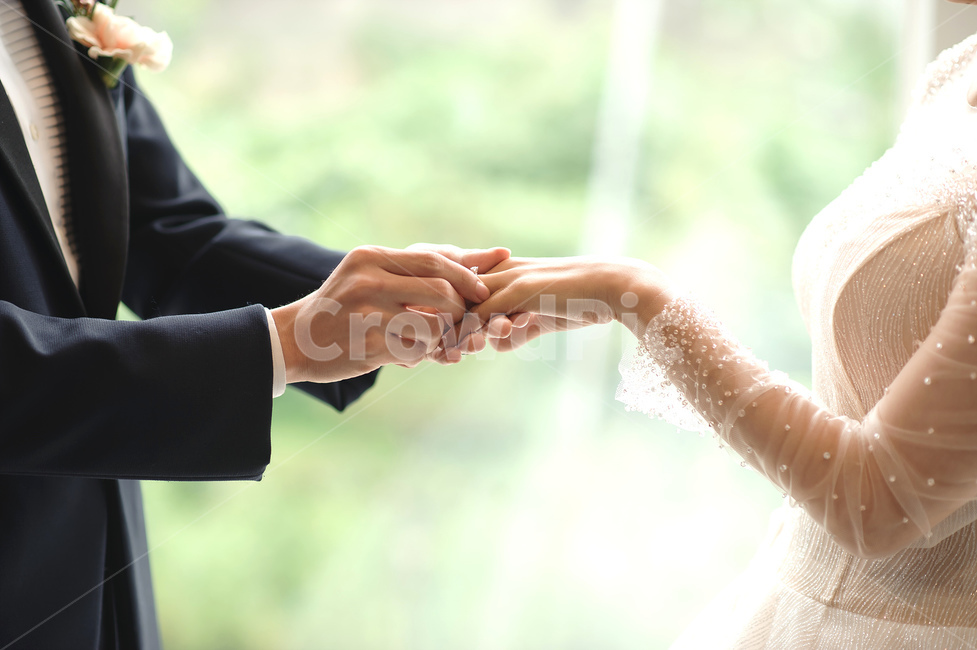 결혼,결혼식,웨딩드레스,드레스,신혼,프로포즈,커플,사람,부케,손,손을잡고,holdinghands,human,person,hand,결혼,혼례,웨딩,wedding,marriage,marry