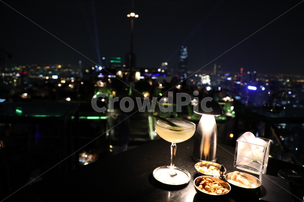 야경,도심속,술,라운지바,밤하늘,밤,기념일,축하,anniversary,congratulation,celebrate,celebration,술,주류,alcohol