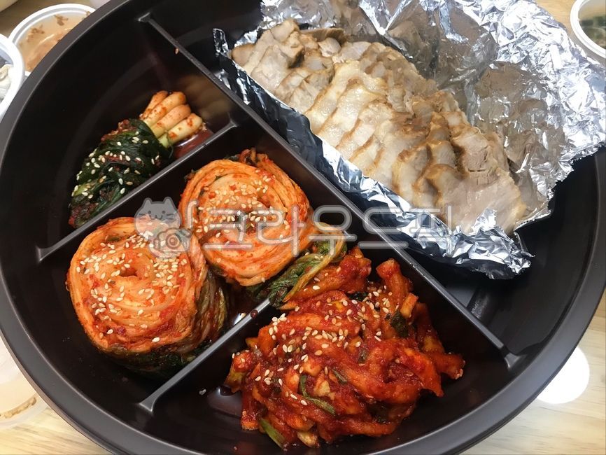 Radish kimchi,snack,Bossam Kimchi,Meat wrap,Bossam,pork,boiled pork,Korean food,packaged food,cooking,Drink snacks,cave,Kimchi,kimchi,cook,Korean cuisine,twine,Oyster Bossam,Korean,wrapping,delicious,food,meal,meat,raw oysters,green onion kimchi,mukbang,d