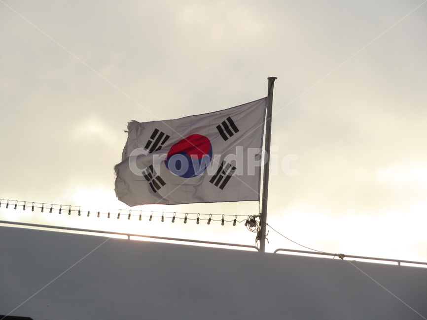 flag,깃발,symbol,상징,태극기,국기,대한민국,korea,하늘,석양,sky,Korea,야외,outdoor,해넘이,태양