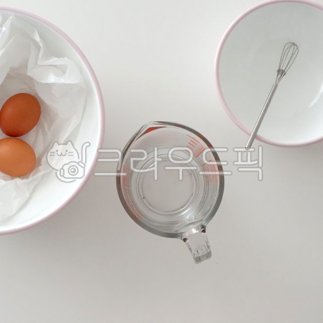 주방용품,kitchentool,kitchenutensil,계량,계량볼,요리도구,조리도구,요리준비,egg,계란,bowl,유리,glass,유리계량볼,유리계량컵,요리용품,요리,cook,식재료,손잡이계량컵