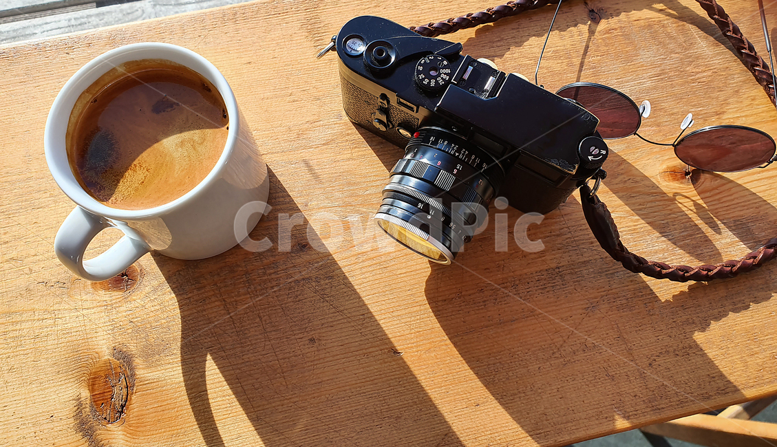 커피,coffee,사진기,camera,안경,선글라스,소품,사물,휴식,아메리카노,렌즈,vacation,햇살,오후