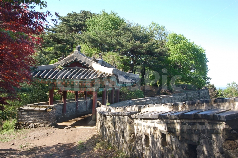 남한산성,성,성곽,성문,누각,세계유산,세계문화유산,문화유산,성벽,경기도,한국,건축,고건축,전통건축,전통,전통건축물,기와,랜드마크,landmark,tourist attraction,한국전통,한국문화,korean traditional,korean culture