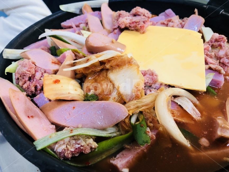 부대찌개,찌개,햄,치즈,소세지,음식,식재료,요리,food,cook,meal,dishes,food reserves