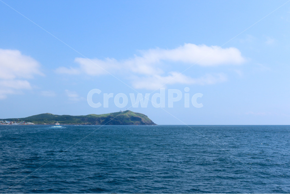 제주도,자연,풍경,바다,하늘,섬,우도,구름,맑음,파란색,청정,자연,풍경,nature,landscape,제주도,jeju,jeju island,outdoors,옥외,land,땅,ocean,대양,water,물,sea,shoreline,해안선,coast,연안