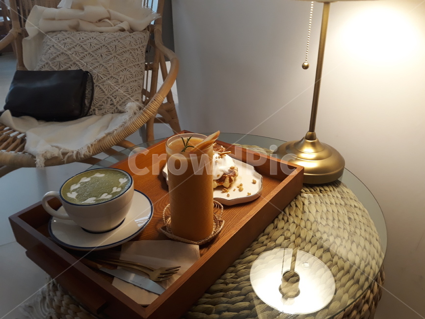 pottery,cafe,카페,받침접시,컵,도기류,음료수,drink,beverage