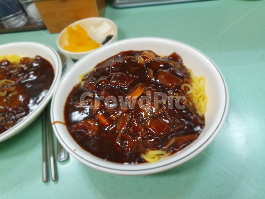 자장면,짜장면,중식,단무지,면,식사