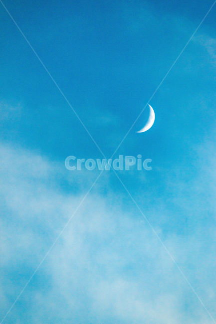 달,하늘,초승달,자연,nature,outdoors,옥외,moon,sky,구름,cloud,파란색,blue,낮달