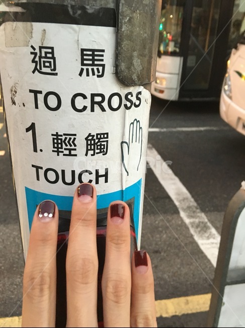 홍콩,횡단보도,손,손가락,네일,홍콩길거리,교통,교통수단,traffic,transportation