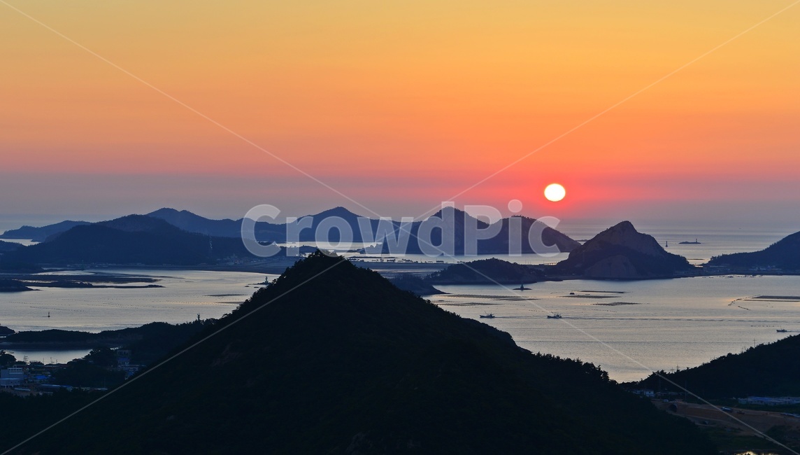 outdoors,옥외,nature,자연,light,빛,flare,플레어,mountain,산,mountainrange,산맥,전북,군산,고군산군도,군도,고군산군도일몰,해넘이,sunset,일몰,dusk,황혼,redsky,붉은하늘,sky,하늘