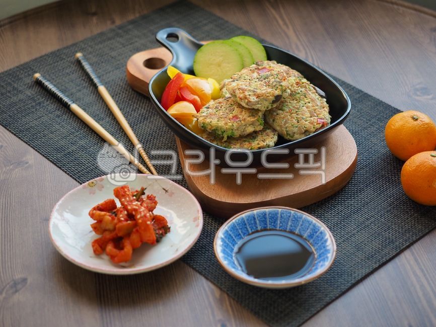 한식,동그랑땡,고기전,음식,한국음식,아시아음식,전통음식,한국전통음식,추석음식,설날음식,명절음식,요리,식사,원형,고기요리,meat,koreanfood,asianfood,traditionalfood,koreantraditionalfood,chuseokfood,food,holidayfood,sidedish,cooking,meal,circle,채소,반찬,음식,식재료,요리,food,cook,meal,dishes,food reserves,한식,한국음식,한국요리,korean food,korean dishes,korean meal,korean cook