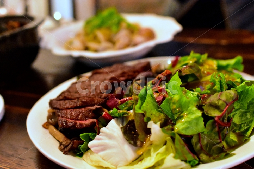 음식,스테이크,고기,샐러드,채소,소스,저녁,steak,meal,dinner,salad,식사,음식,식재료,요리,food,cook,meal,dishes,food reserves,육류,고기,meat,양식,서양음식,서양요리,western food,western dishes,western meal,western cook