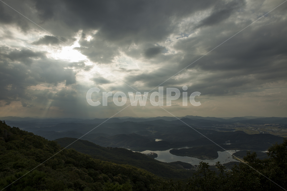 구름,하늘,햇빛,빛내림,호수,산,신비,자연풍경,자연,풍경,nature,landscape,outdoors,옥외,weather,날씨